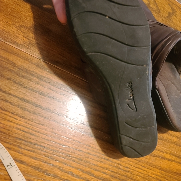 Clarks Women's Brown Leather Slip On 7 N - Picture 4 of 6